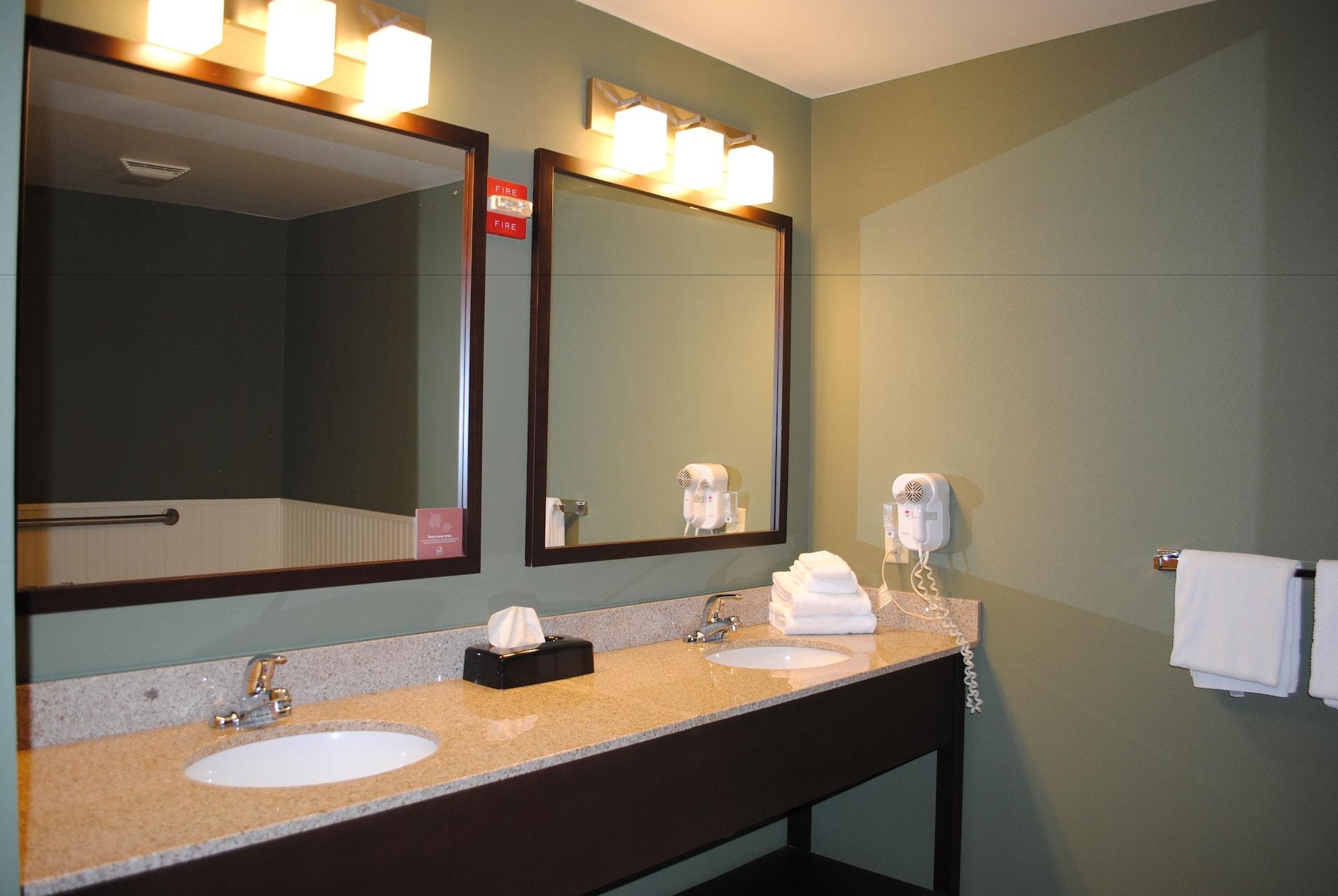 Sleep Inn & Suites Queensbury - Lake George Bagian luar foto