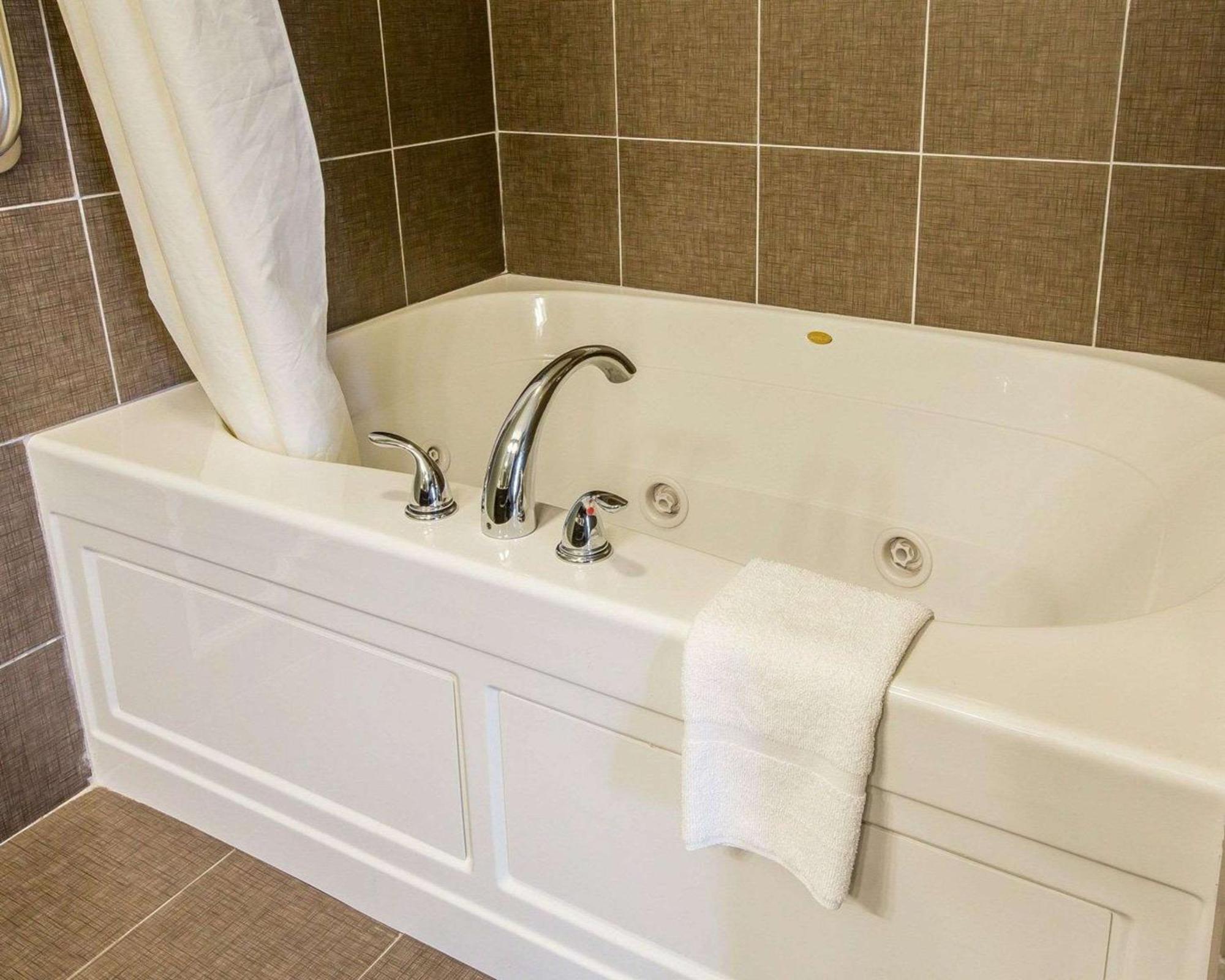Sleep Inn & Suites Queensbury - Lake George Bagian luar foto